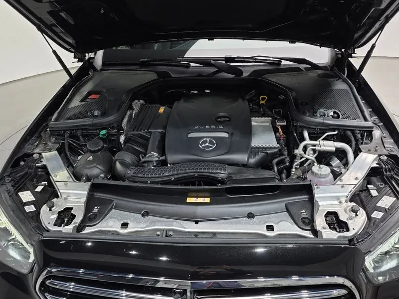 Mercedes-Benz E 300 E 4Matic Exclusive, снимка 6 - Автомобили и джипове - 56093562