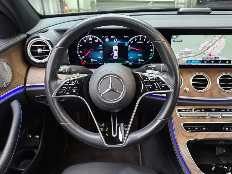 Mercedes-Benz E 300 E 4Matic Exclusive, снимка 13 - Автомобили и джипове - 56093562