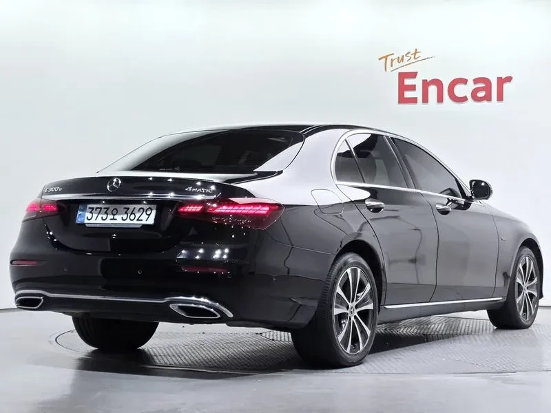 Mercedes-Benz E 300 E 4Matic Exclusive, снимка 2 - Автомобили и джипове - 56093562