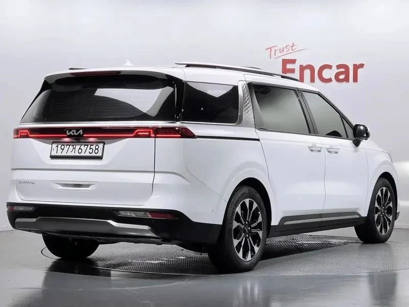 Kia Carnival, снимка 2 - Автомобили и джипове - 56690098