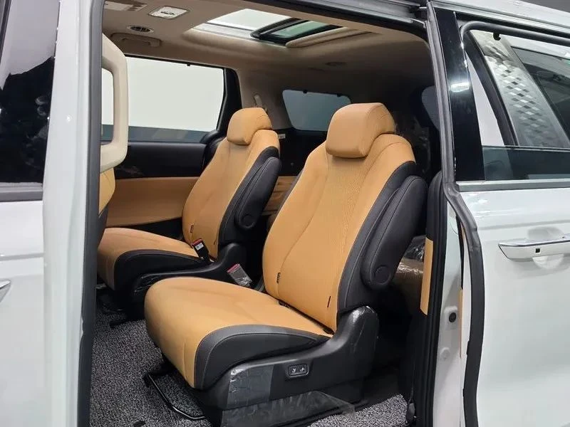 Kia Carnival, снимка 11 - Автомобили и джипове - 56690098