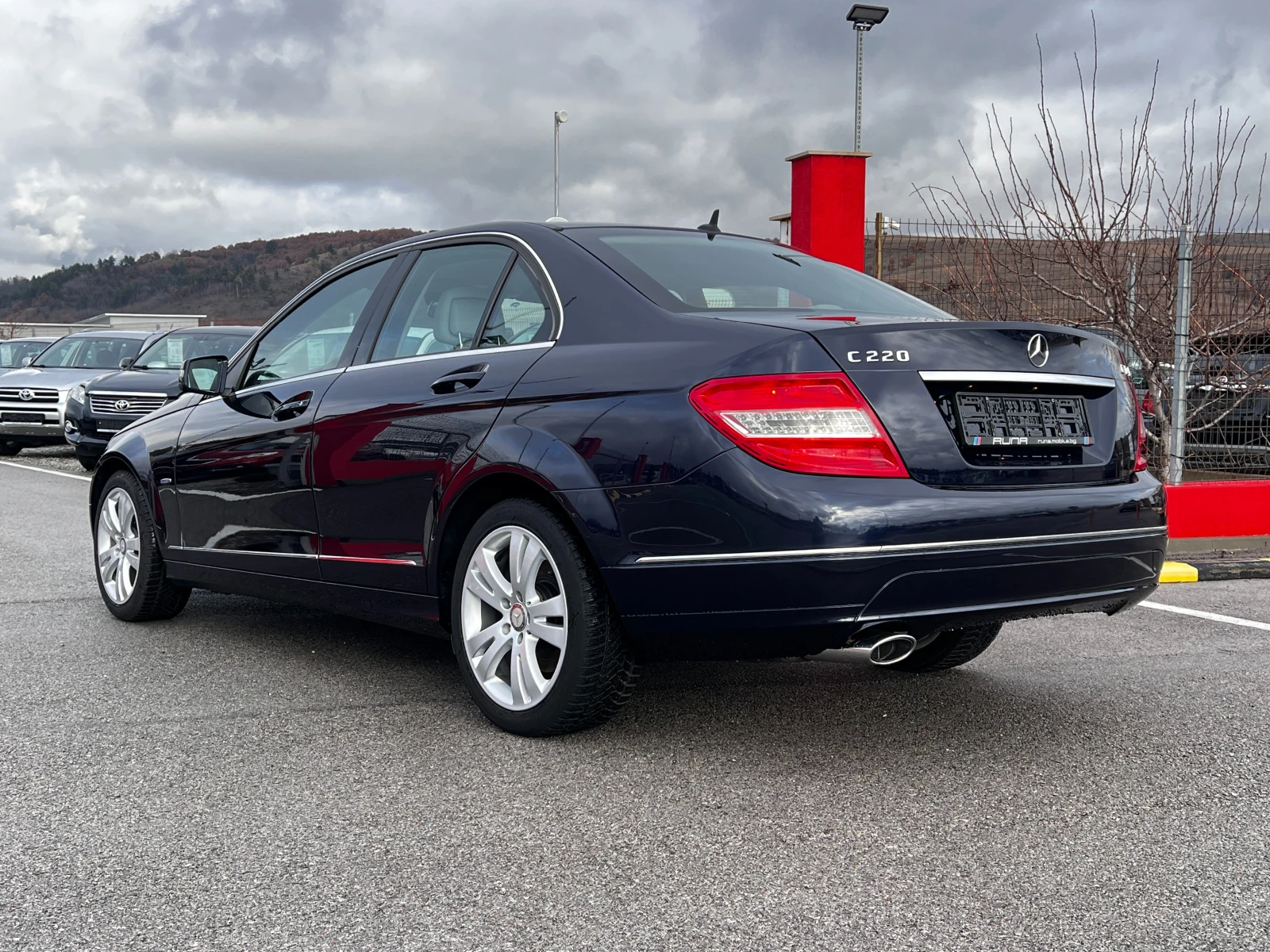Mercedes-Benz C 220 CDi Avantgarde Много запазен автомобил - изображение 6
