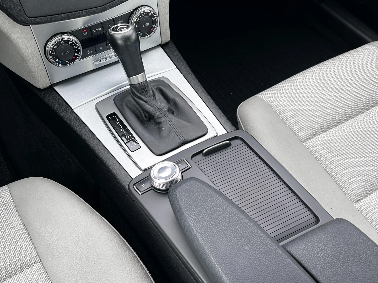 Mercedes-Benz C 220 CDi Avantgarde Много запазен автомобил - изображение 10