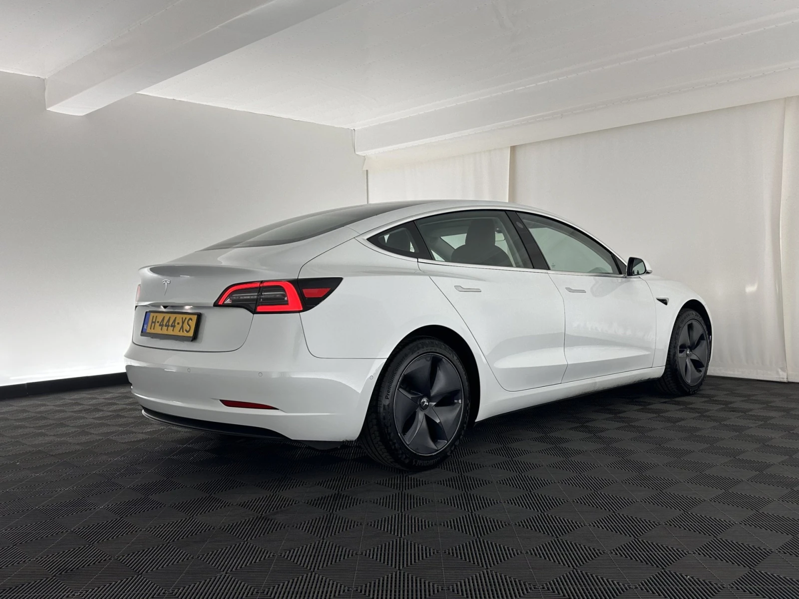 Tesla Model 3 Отлична Европейска - изображение 2