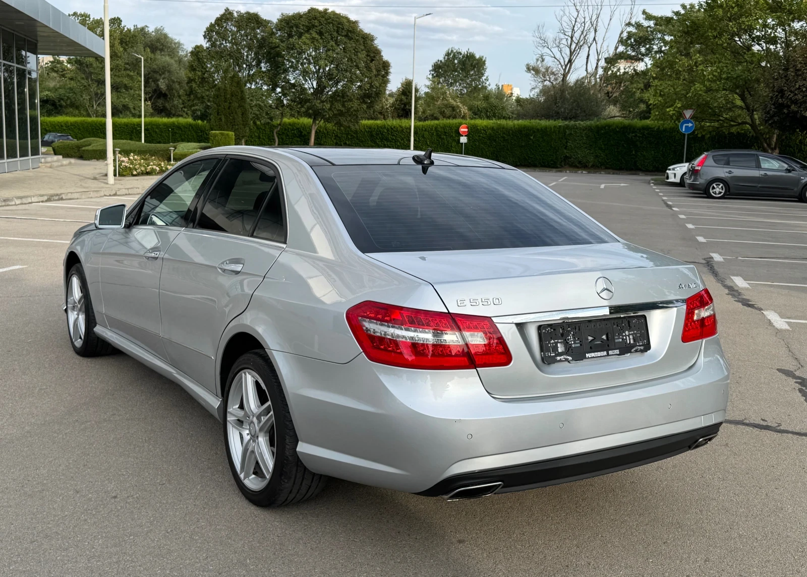 Mercedes-Benz E 500 5.5AMG/4MATIK/Harman Kardon/Panorama/Обдухване/FUL - изображение 3