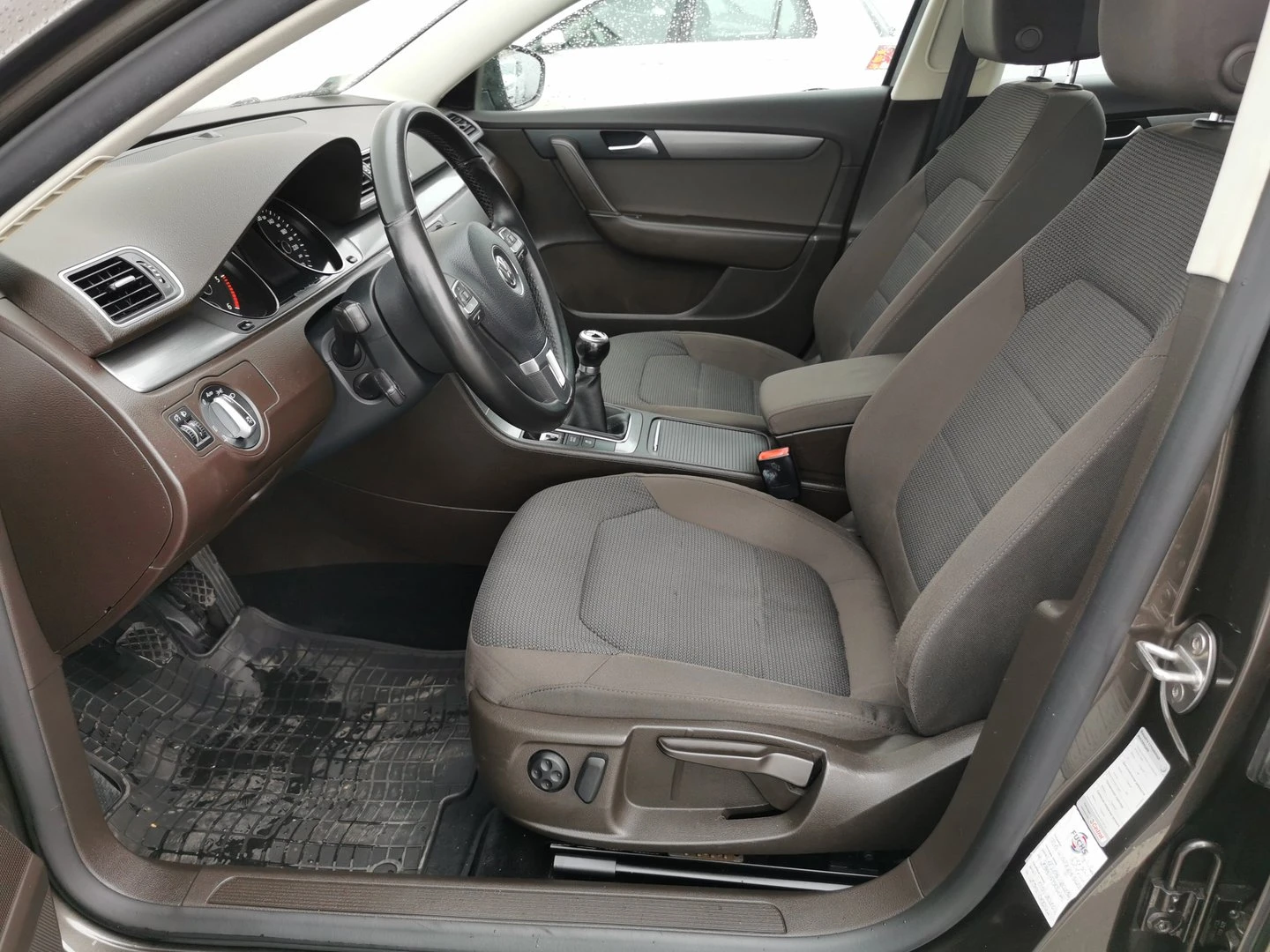 VW Passat Comfortline 2.0TDI BMT - изображение 6