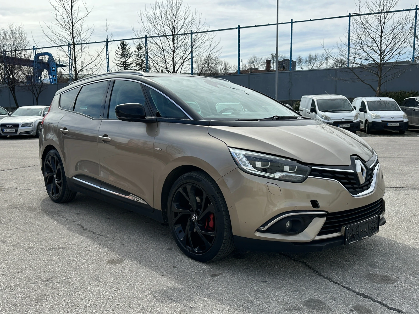 Renault Grand scenic 1.6 dCi Energy BOSE-Edition, снимка 6 - Автомобили и джипове - 53826050