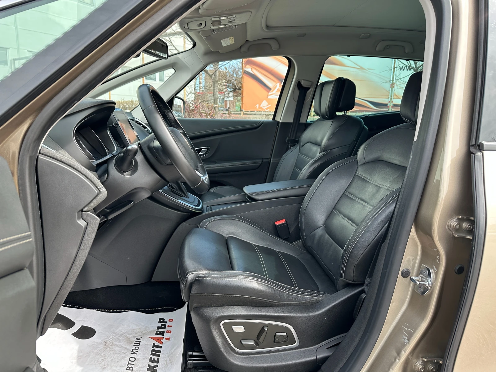 Renault Grand scenic 1.6 dCi Energy BOSE-Edition, снимка 8 - Автомобили и джипове - 53826050