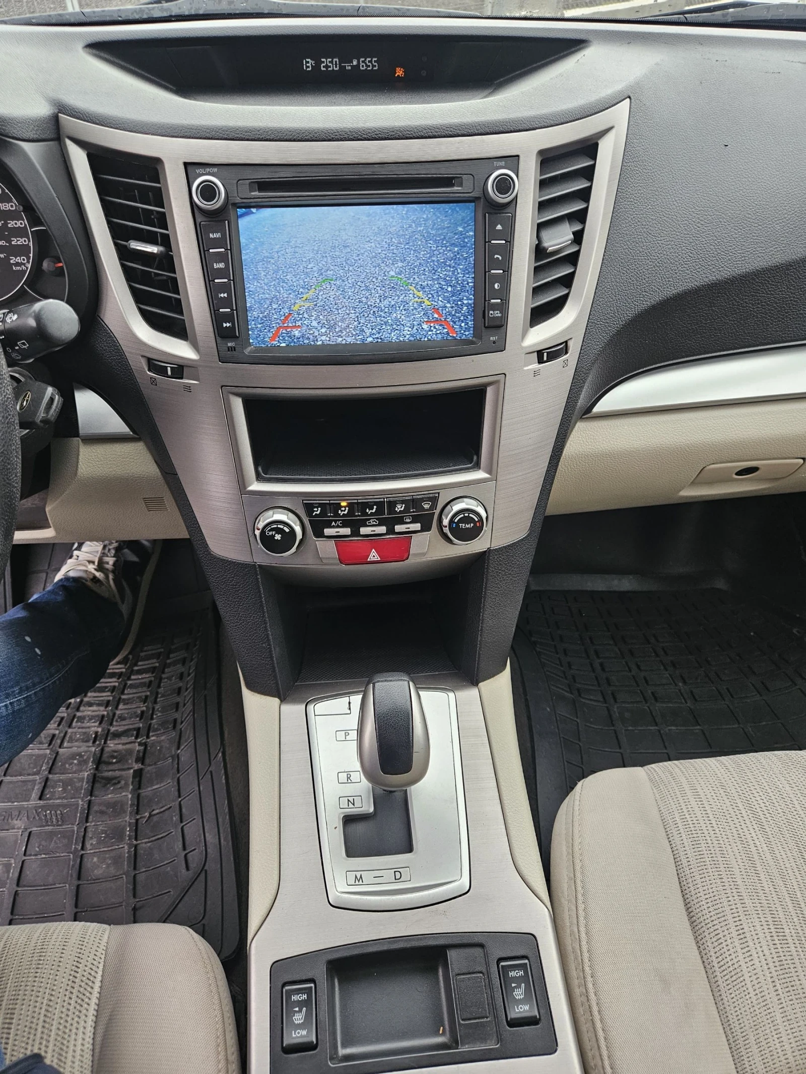 Subaru Outback 2.5  Газ/Бензин 4х4, снимка 14 - Автомобили и джипове - 54043885