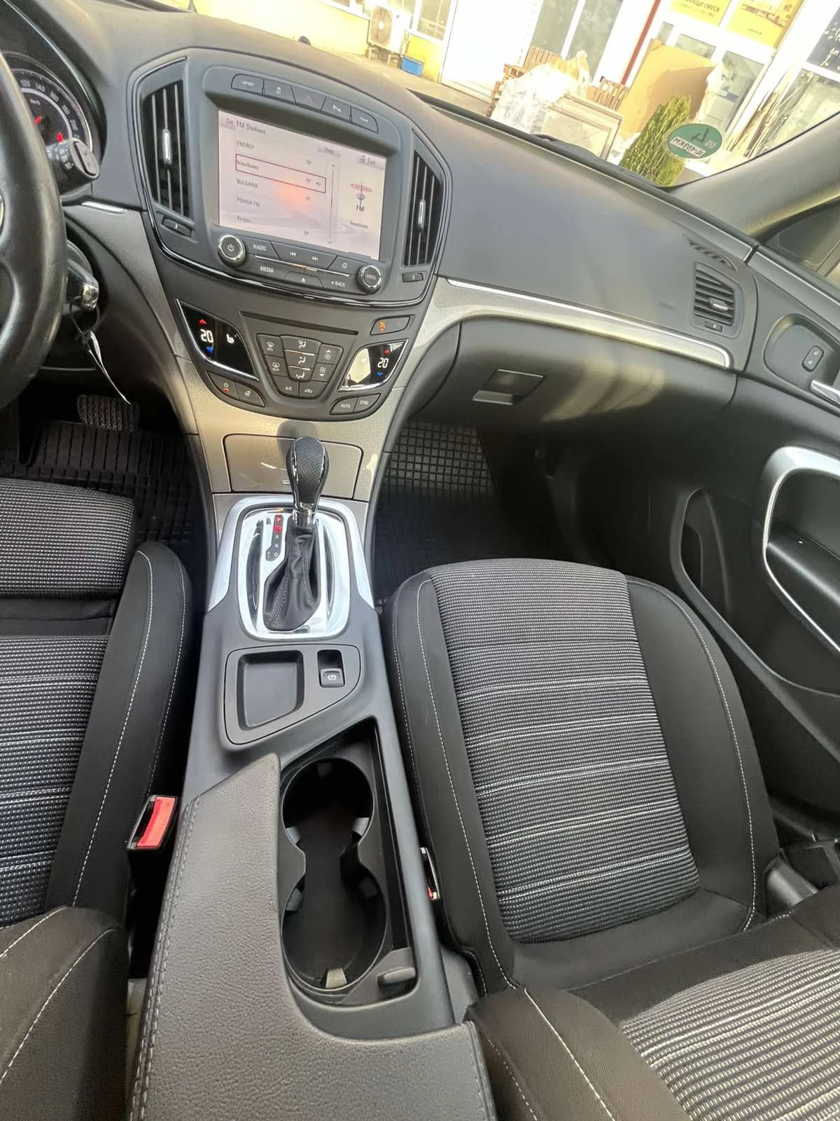 Opel Insignia 2.0CTDI, снимка 11 - Автомобили и джипове - 54299717