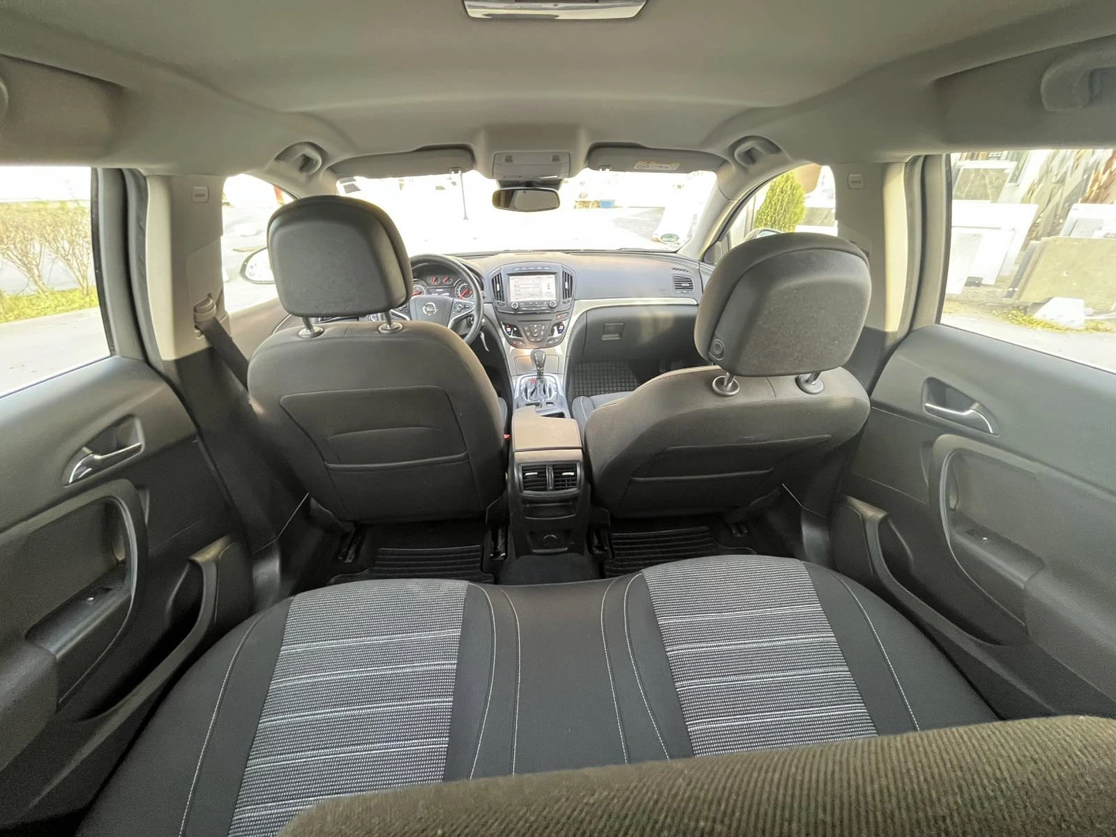 Opel Insignia 2.0CTDI, снимка 8 - Автомобили и джипове - 54299717