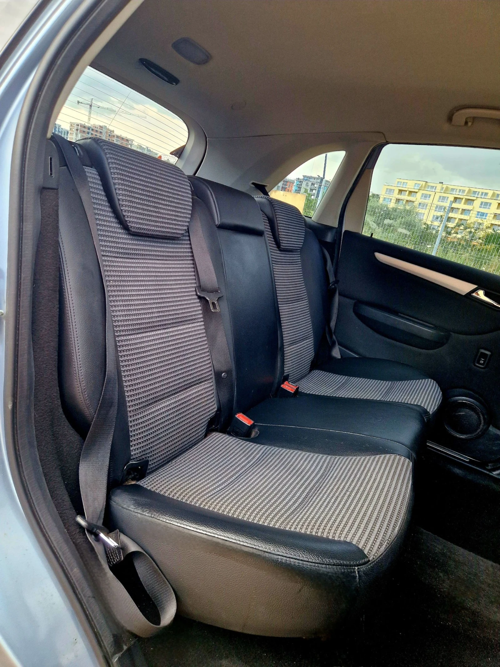 Mercedes-Benz B 180 Регистриран / Обслужен / Лизинг / Бартер , снимка 16 - Автомобили и джипове - 55213133