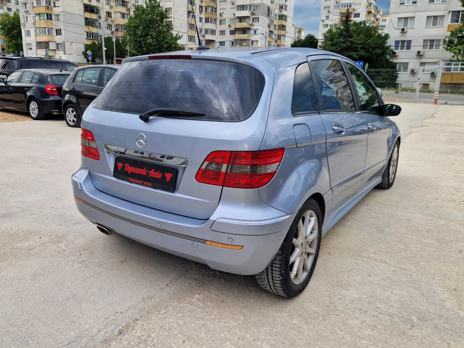 Mercedes-Benz B 180 Регистриран / Обслужен / Лизинг / Бартер , снимка 4 - Автомобили и джипове - 55213133