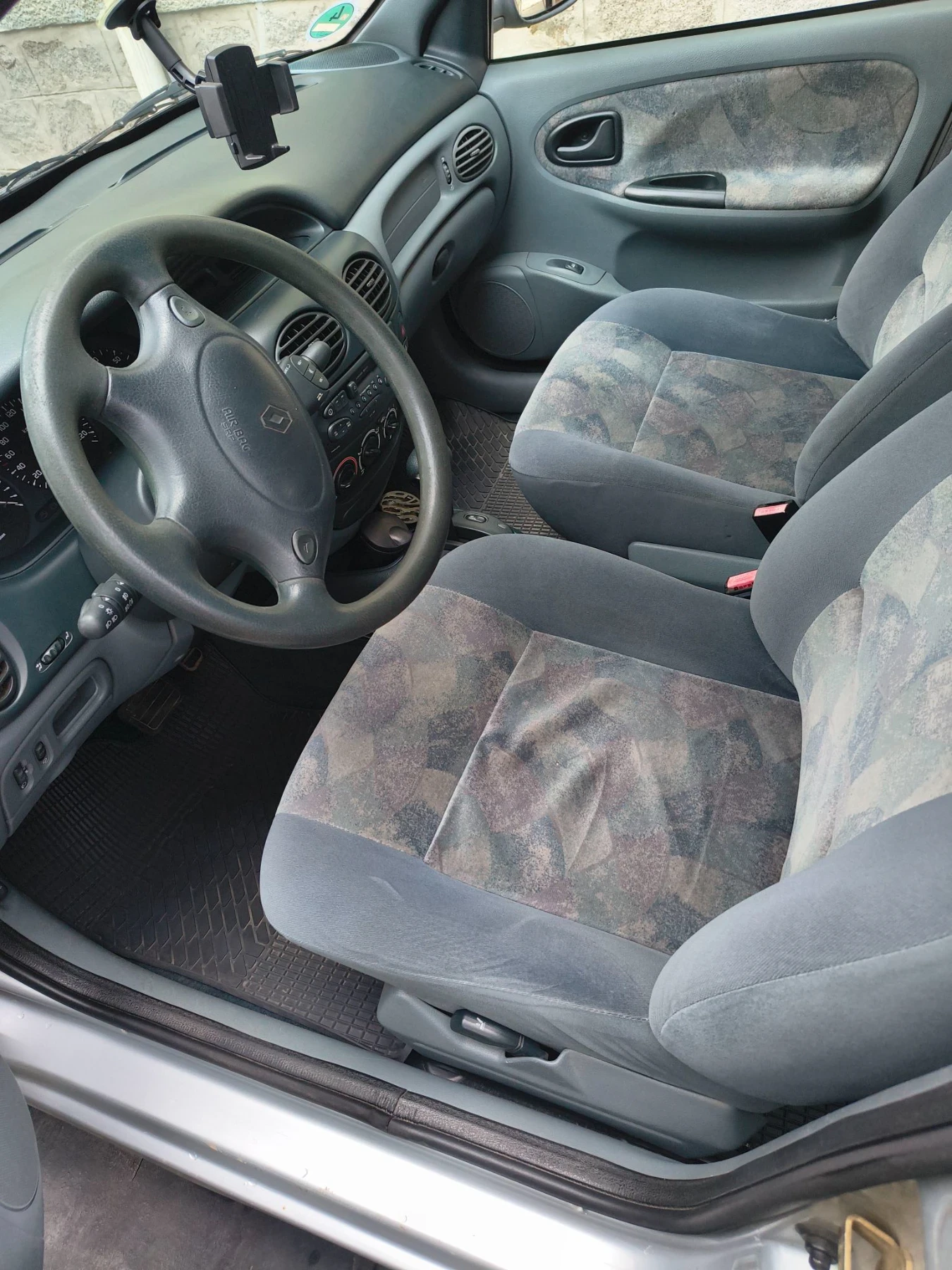Renault Megane Автоматик, снимка 3 - Автомобили и джипове - 55606708