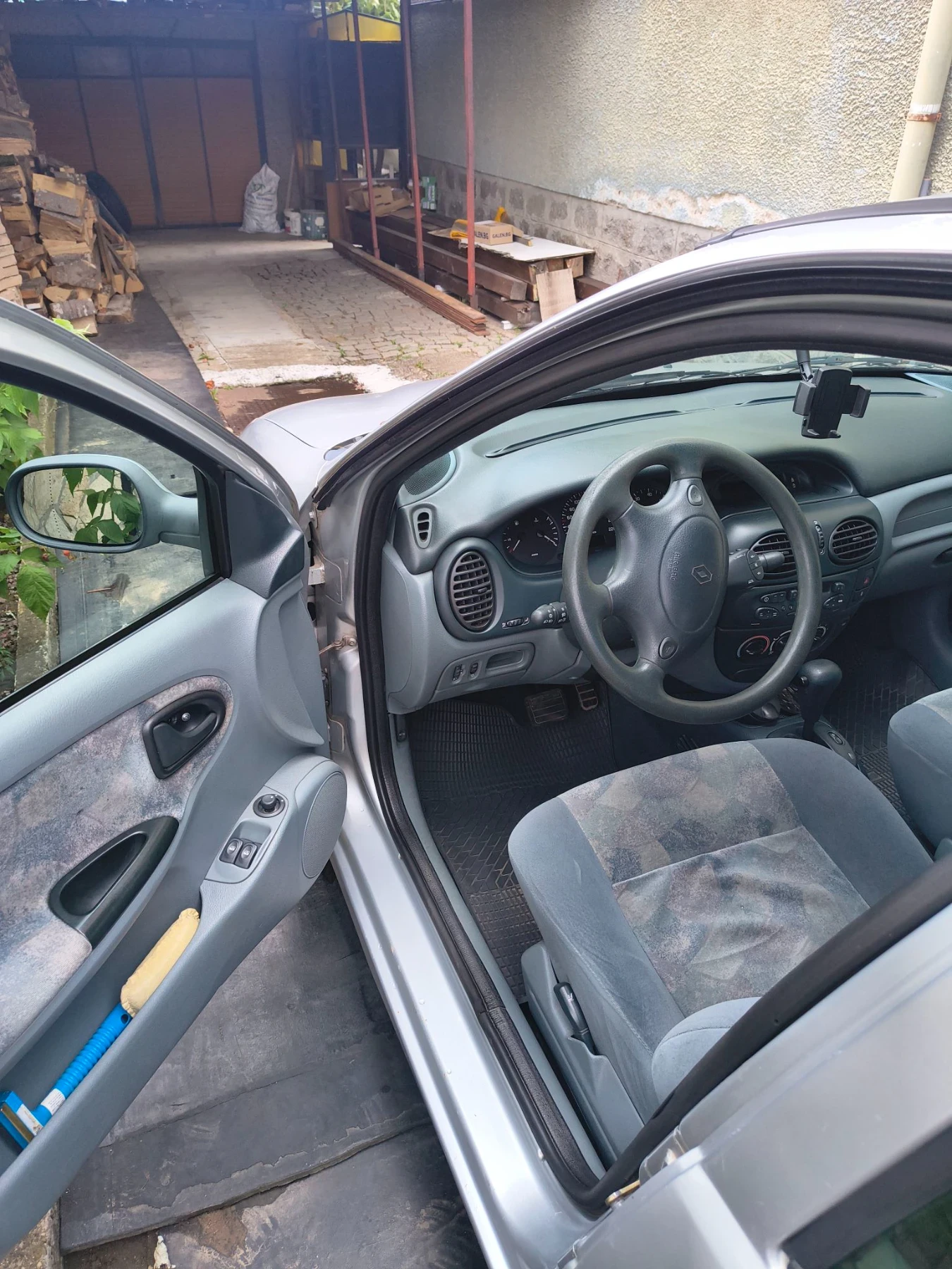 Renault Megane Автоматик, снимка 6 - Автомобили и джипове - 55606708