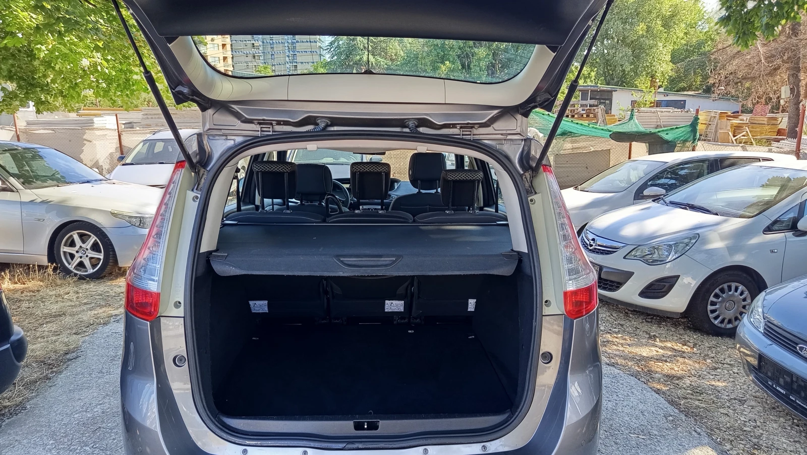 Renault Grand scenic 1.6i НАВИГАЦИЯ СТАРИЯ МОТОР УНИКАТ, снимка 14 - Автомобили и джипове - 55631548