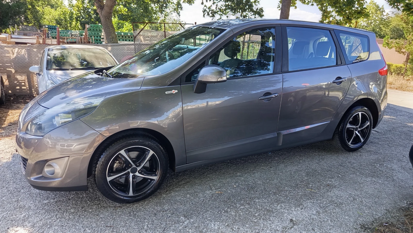 Renault Grand scenic 1.6i НАВИГАЦИЯ СТАРИЯ МОТОР УНИКАТ, снимка 2 - Автомобили и джипове - 55631548