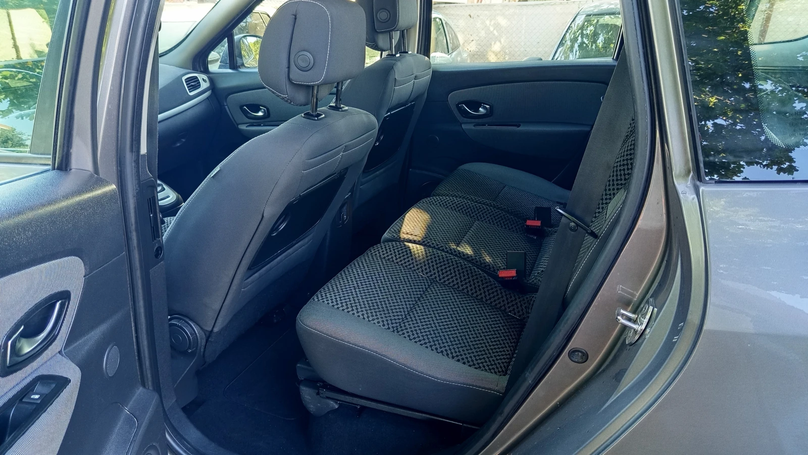 Renault Grand scenic 1.6i НАВИГАЦИЯ СТАРИЯ МОТОР УНИКАТ, снимка 10 - Автомобили и джипове - 55631548