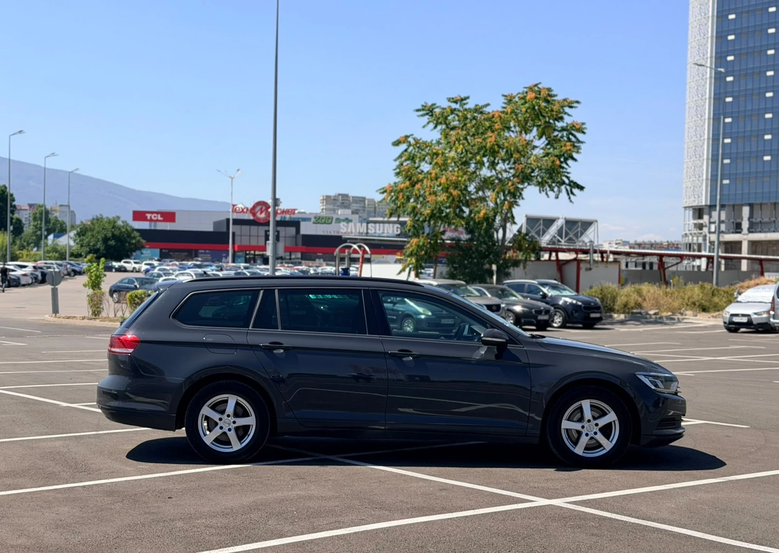 VW Passat 2.0TDI Face lift Лизинг през Уникредит по 187 евро, снимка 4 - Автомобили и джипове - 55834957
