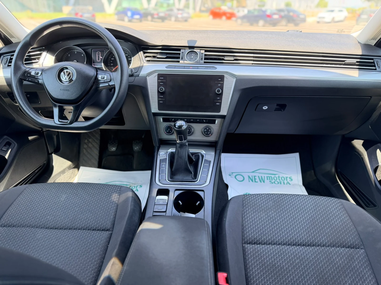 VW Passat 2.0TDI Face lift Лизинг през Уникредит по 187 евро, снимка 11 - Автомобили и джипове - 55834957