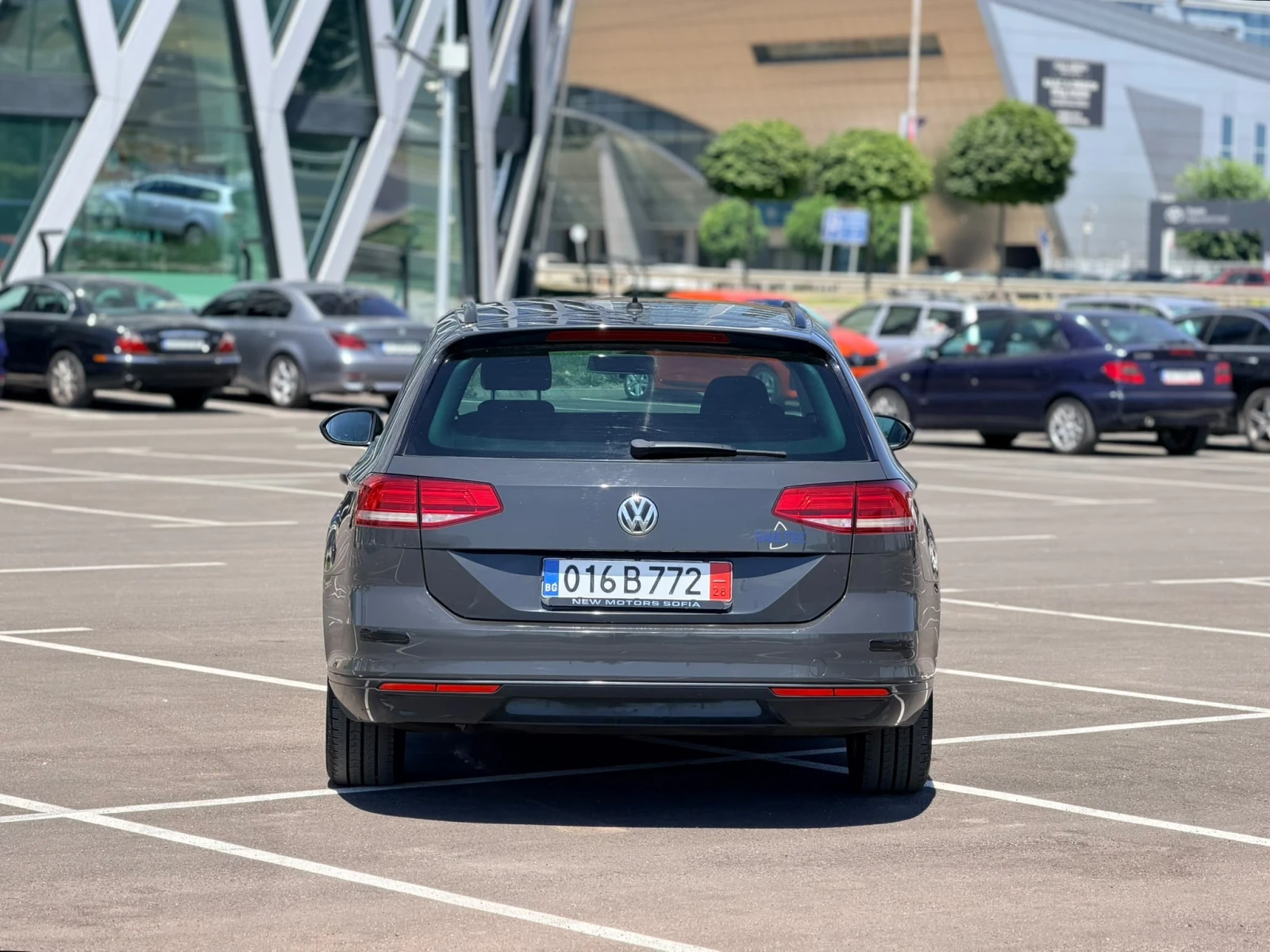 VW Passat 2.0TDI Face lift Лизинг през Уникредит по 187 евро, снимка 7 - Автомобили и джипове - 55834957