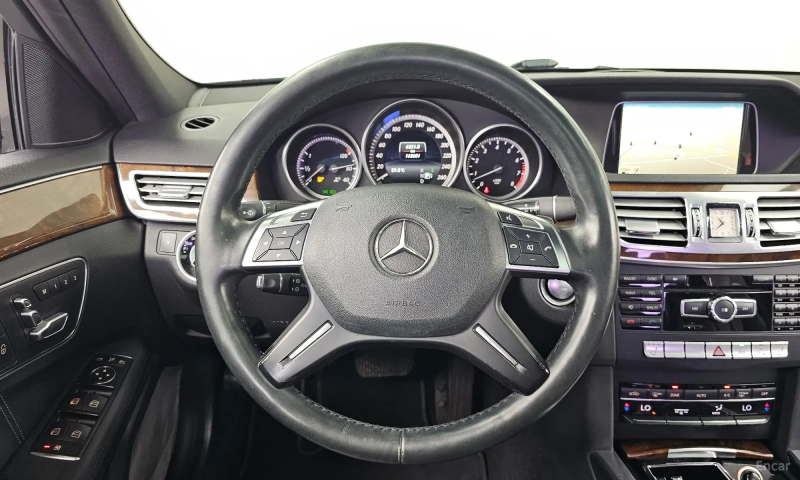 Mercedes-Benz E 300 E300 Elegance, снимка 13 - Автомобили и джипове - 56205903