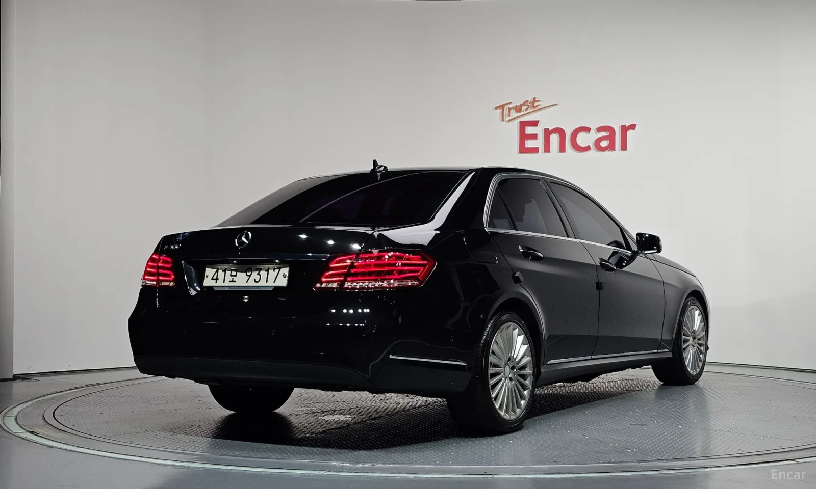 Mercedes-Benz E 300 E300 Elegance, снимка 2 - Автомобили и джипове - 56205903