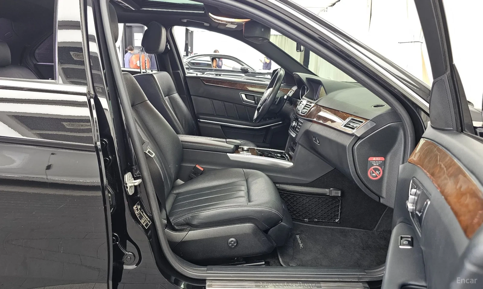 Mercedes-Benz E 300 E300 Elegance, снимка 11 - Автомобили и джипове - 56205903