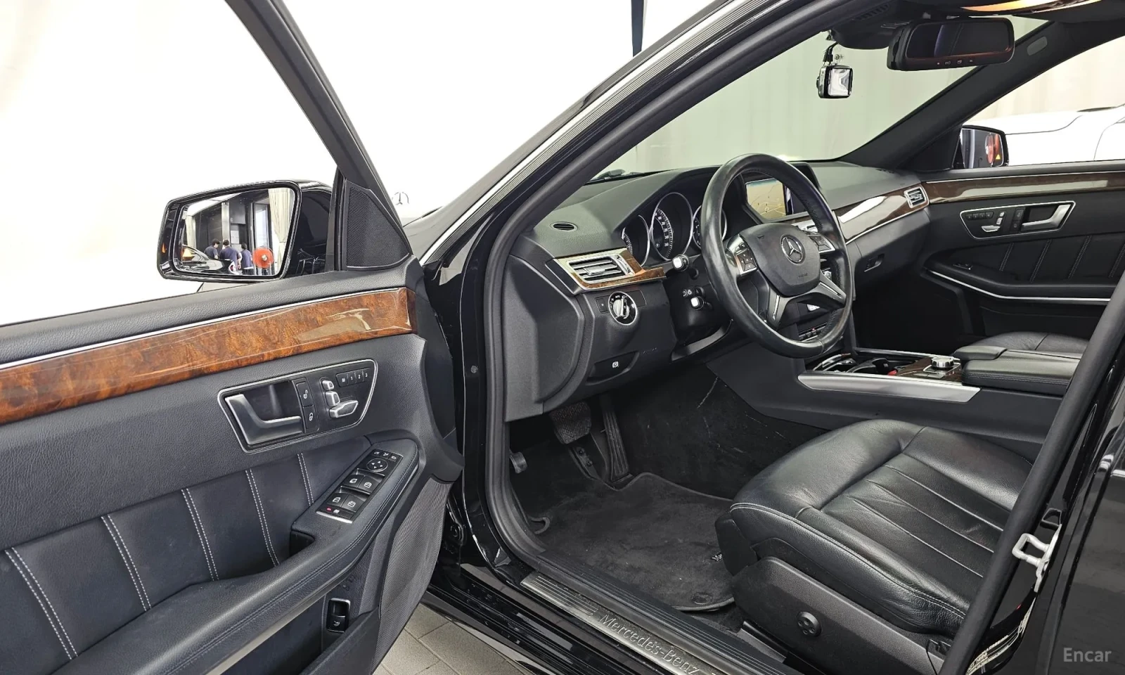 Mercedes-Benz E 300 E300 Elegance, снимка 10 - Автомобили и джипове - 56205903