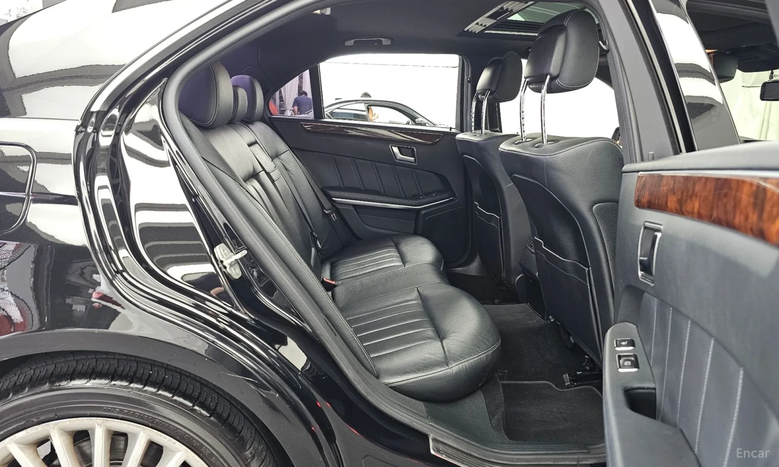 Mercedes-Benz E 300 E300 Elegance, снимка 12 - Автомобили и джипове - 56205903