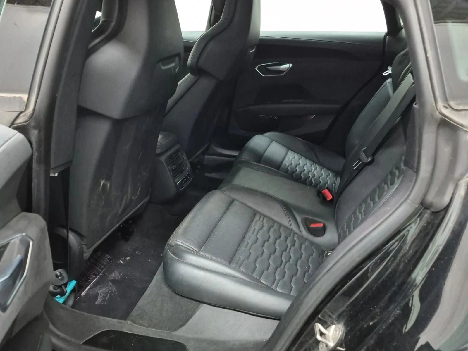 Audi E-Tron GT, снимка 14 - Автомобили и джипове - 56739735