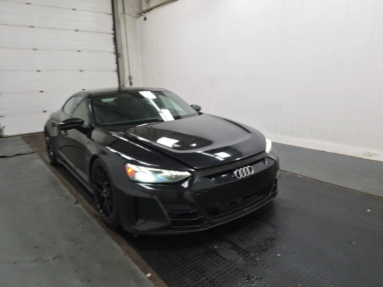 Audi E-Tron GT, снимка 4 - Автомобили и джипове - 56739735