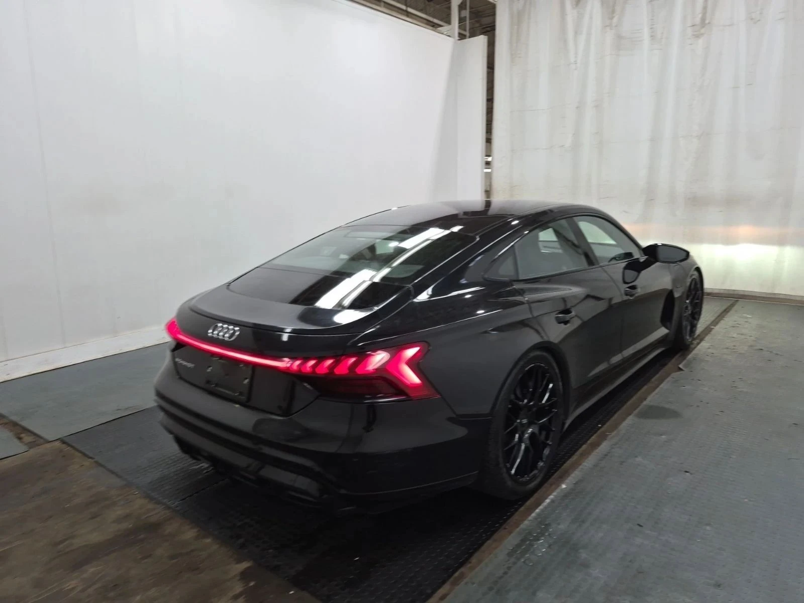 Audi E-Tron GT, снимка 5 - Автомобили и джипове - 56739735
