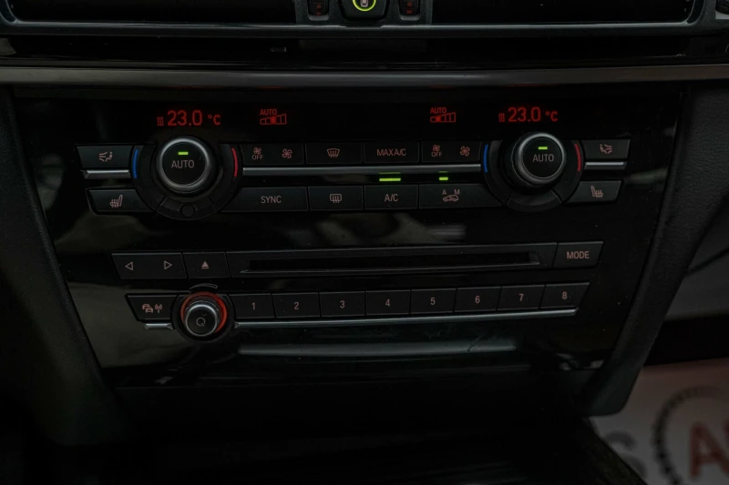 BMW X5 3.0D/xDrive/HuD/PDC/Подгрев/BiXenon, снимка 11 - Автомобили и джипове - 52044269