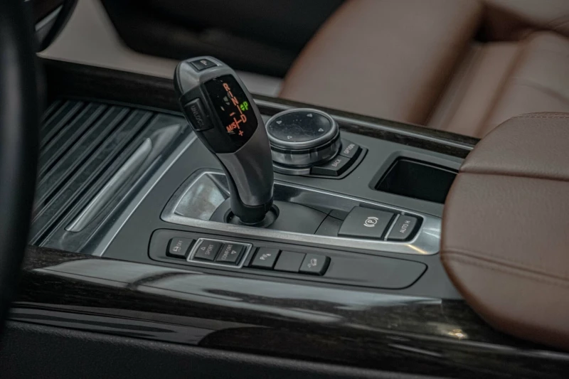 BMW X5 3.0D/xDrive/HuD/PDC/Подгрев/BiXenon, снимка 9 - Автомобили и джипове - 52044269