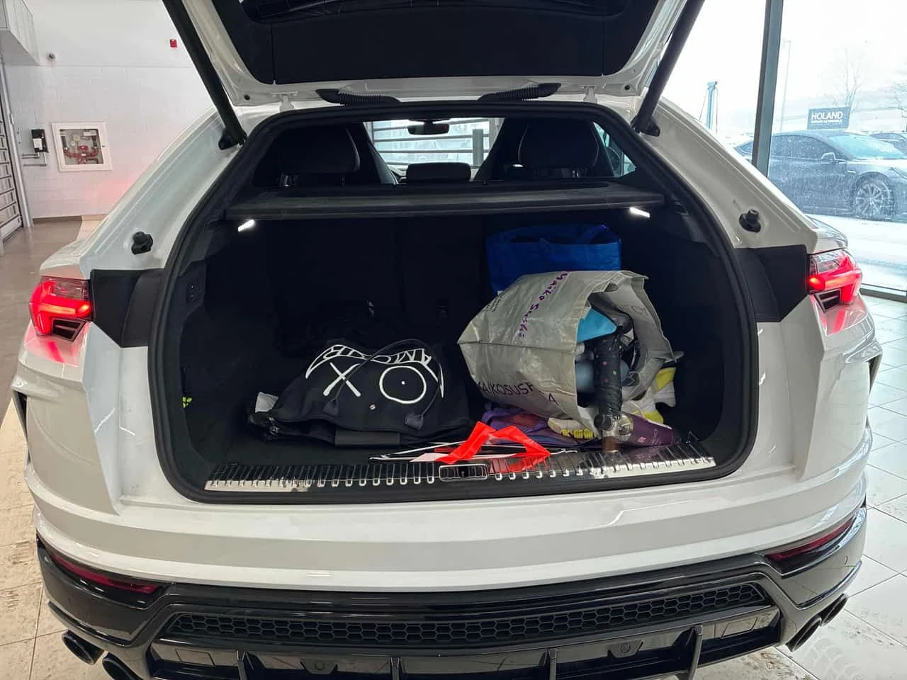 Lamborghini Urus * Other * ЧЕРВЕН САЛОН* PANO* KEYLESS* ПОДГРЕВ* , снимка 14 - Автомобили и джипове - 53931674