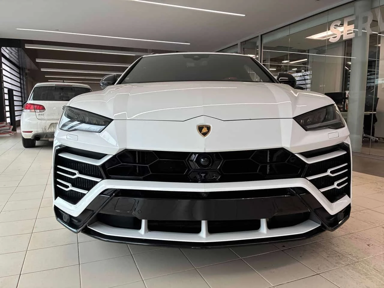Lamborghini Urus * Other * ЧЕРВЕН САЛОН* PANO* KEYLESS* ПОДГРЕВ* , снимка 6 - Автомобили и джипове - 53931674