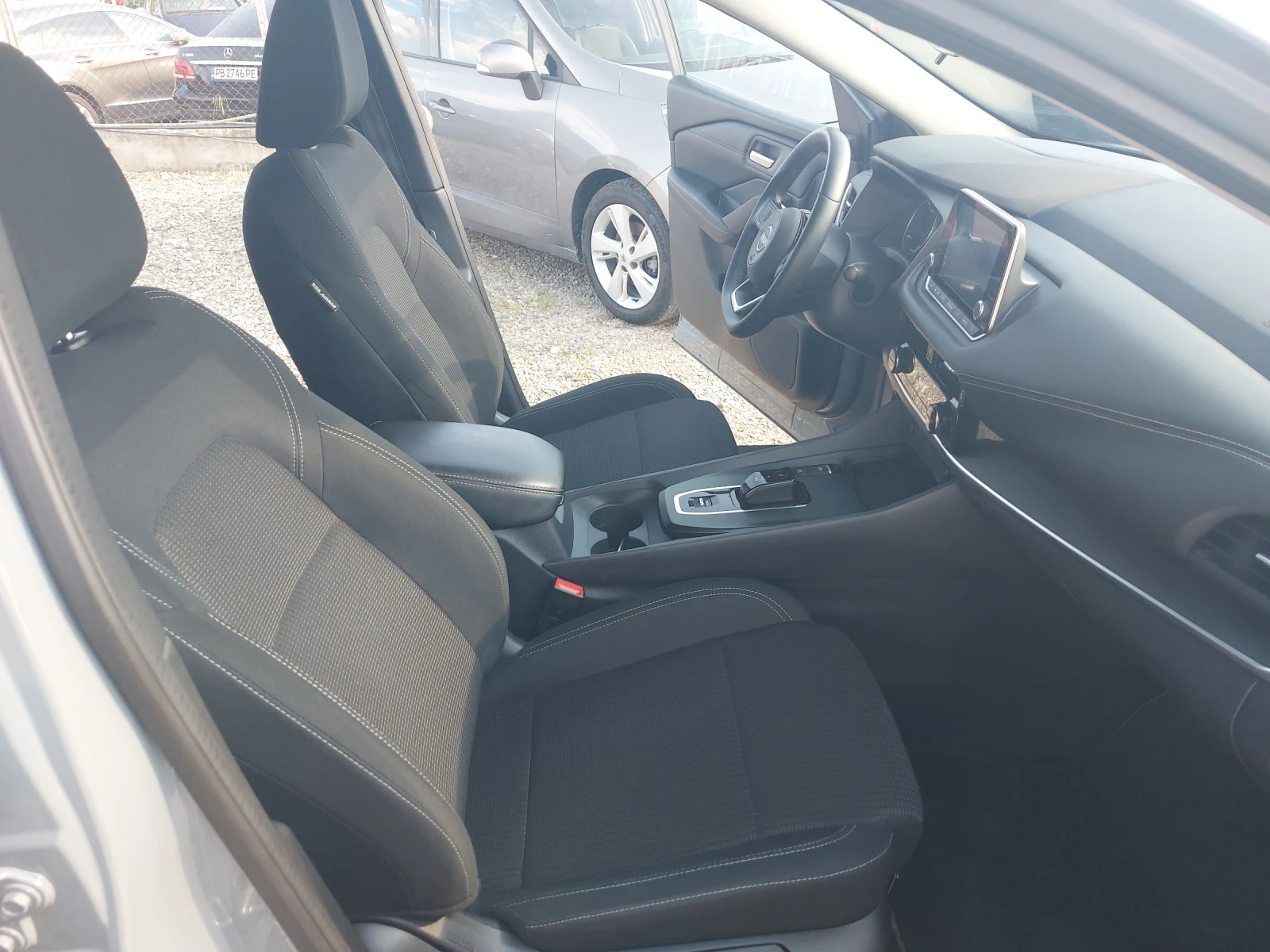 Nissan Qashqai, снимка 12 - Автомобили и джипове - 54749232