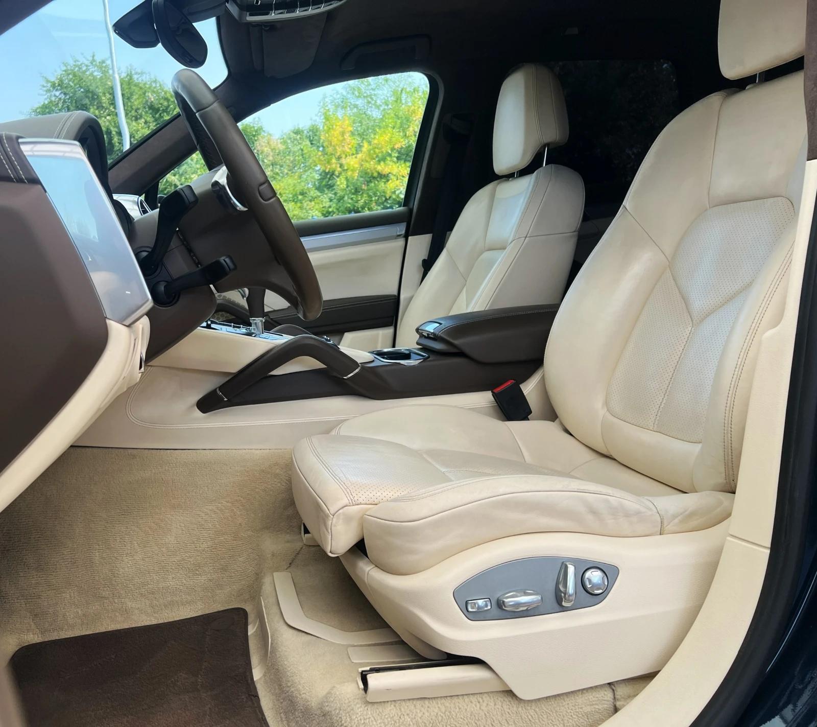 Porsche Cayenne GTS / V8 / SPORT DESIGN / CAMERA / 21", снимка 11 - Автомобили и джипове - 55706050