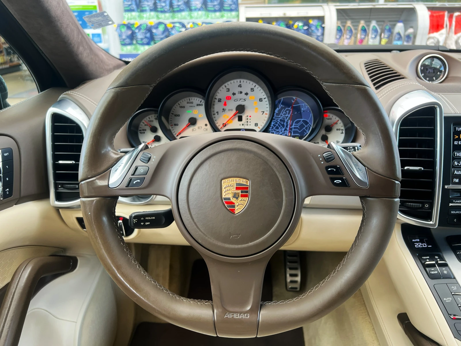 Porsche Cayenne GTS / V8 / SPORT DESIGN / CAMERA / 21", снимка 13 - Автомобили и джипове - 55706050