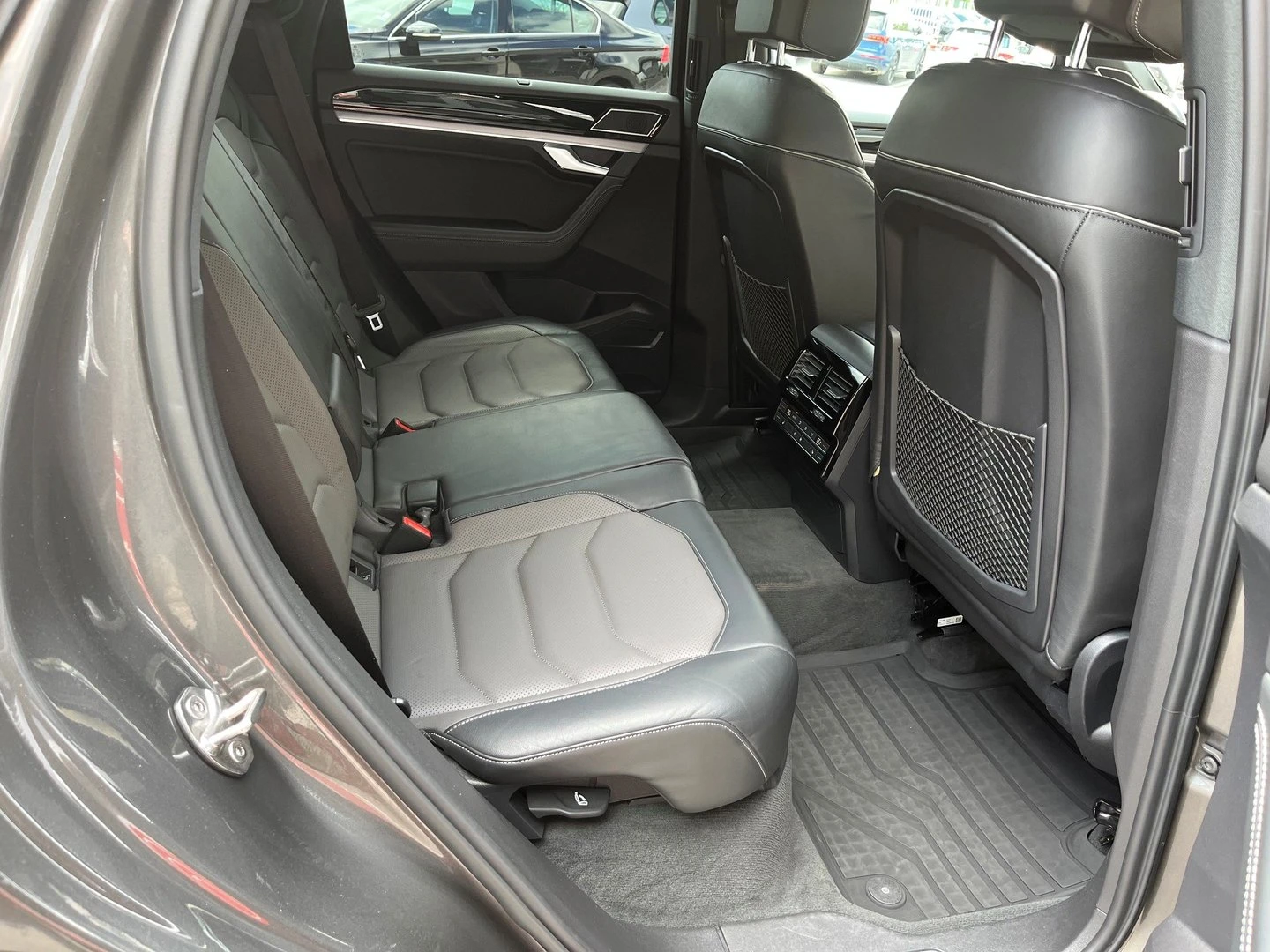 VW Touareg, снимка 9 - Автомобили и джипове - 56422776