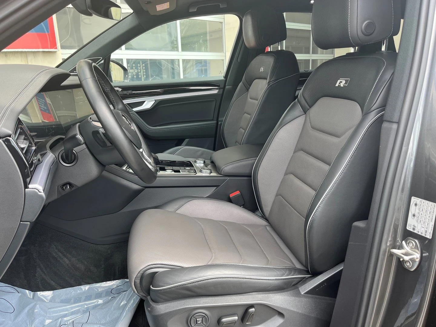 VW Touareg, снимка 5 - Автомобили и джипове - 56422776