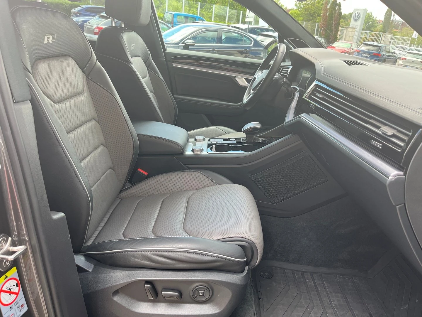 VW Touareg, снимка 6 - Автомобили и джипове - 56422776