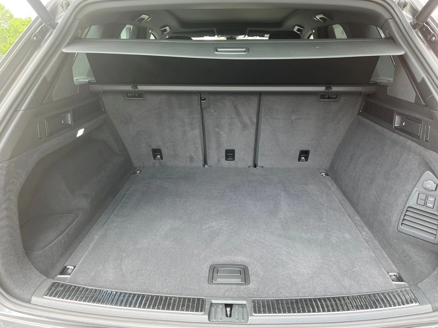 VW Touareg, снимка 4 - Автомобили и джипове - 56422776