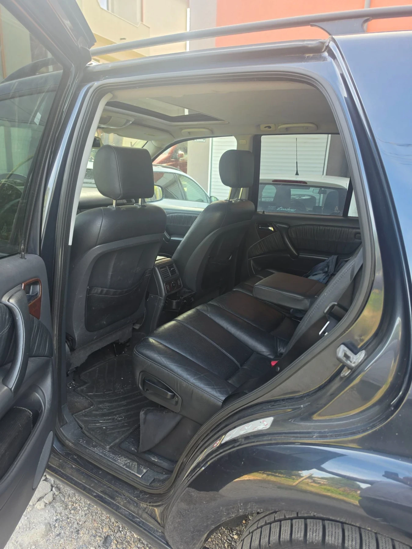 Mercedes-Benz ML 400 7 местен добро състояние , снимка 9 - Автомобили и джипове - 56326242