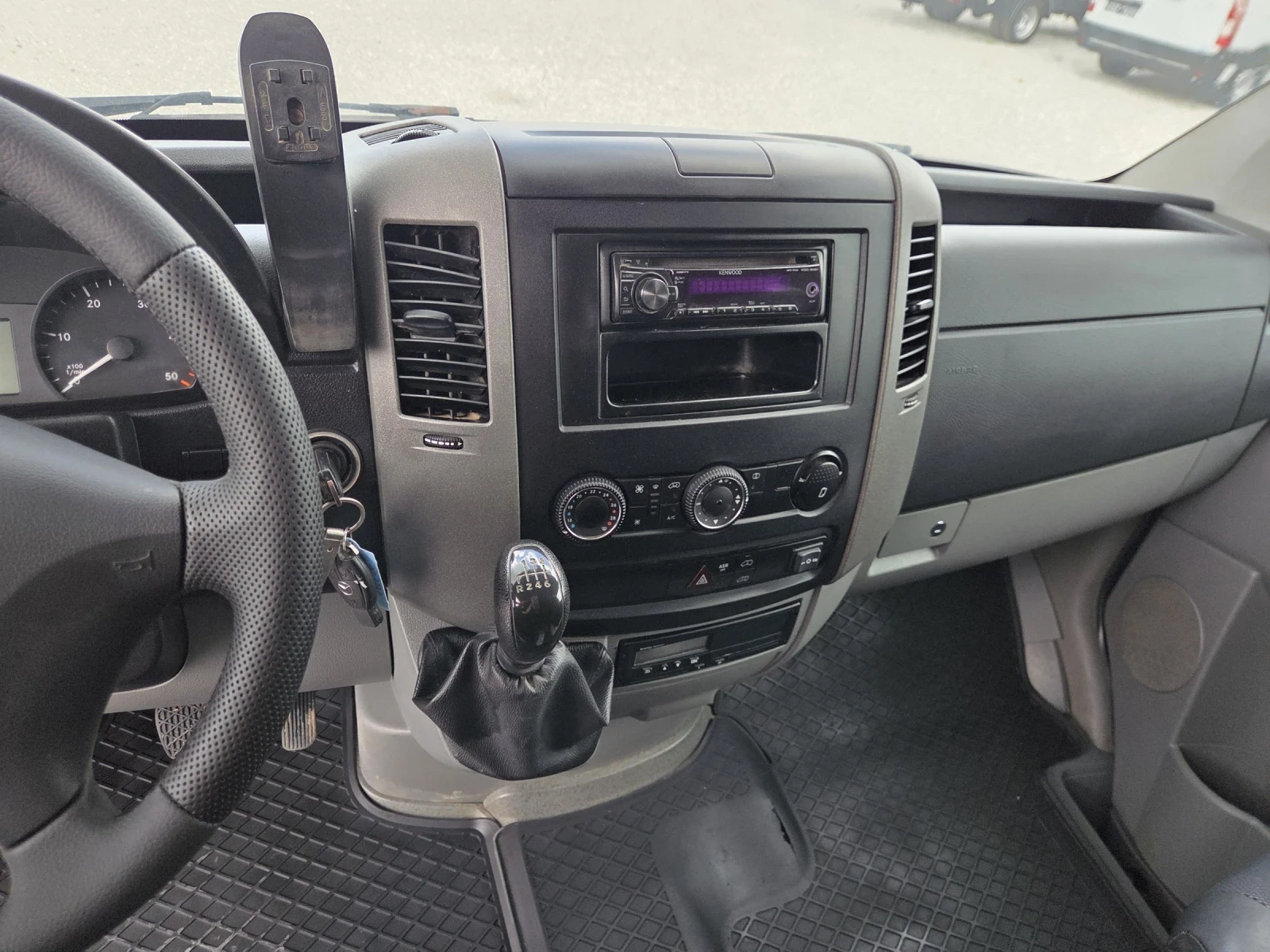 Mercedes-Benz Sprinter 319 CDI, ТОВАРОПЪТНИК, Климатик, снимка 11 - Бусове и автобуси - 54740193