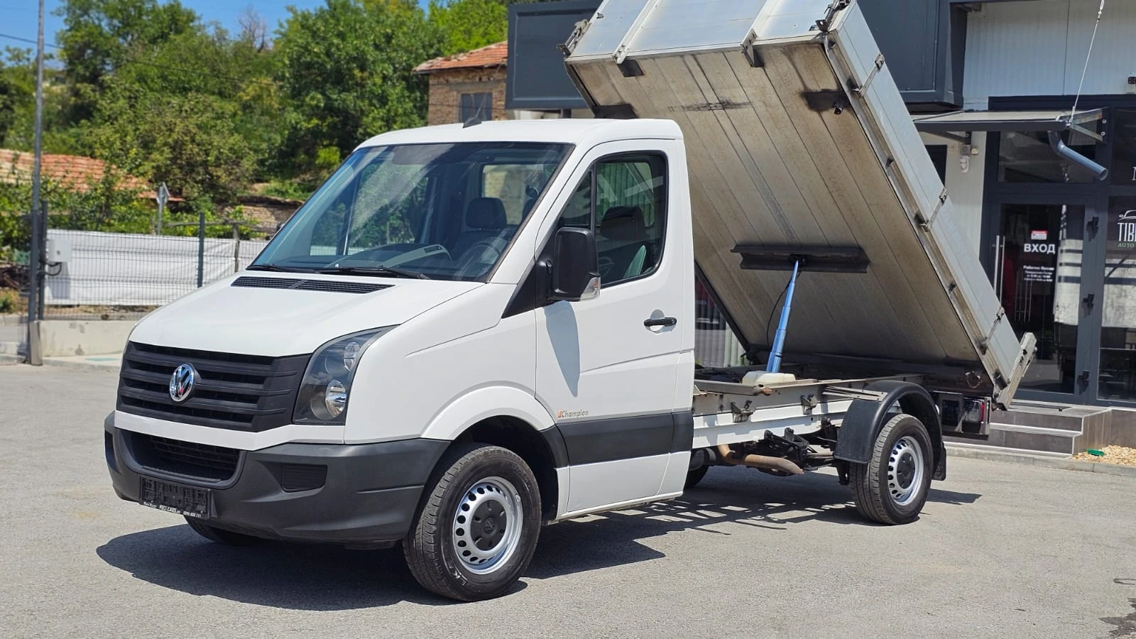 VW Crafter 2.5TDi 6SP CH-ИСТОРИЯ-ТРИСТРАНЕН-ТОП СЪСТ-ЛИЗИЗНГ, снимка 3 - Бусове и автобуси - 55544519