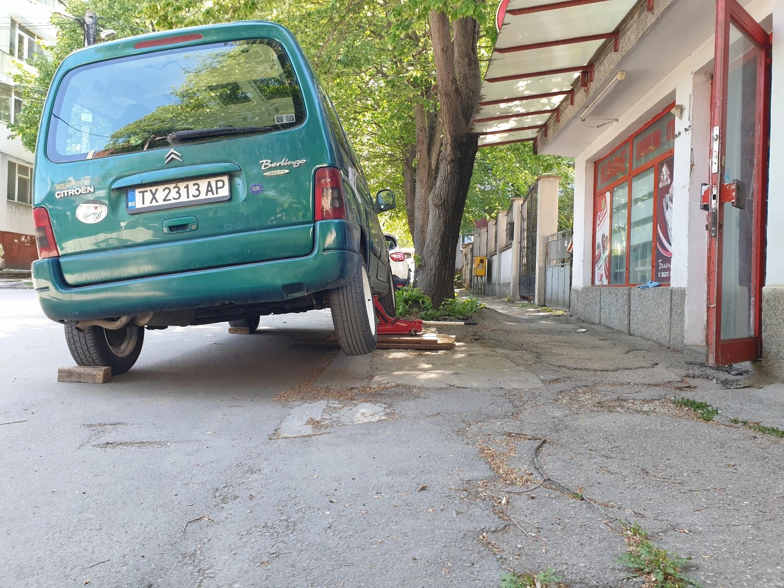 Citroen Peugeot Partner задна броня цвят KRZD, снимка 2 - Части - 54482084