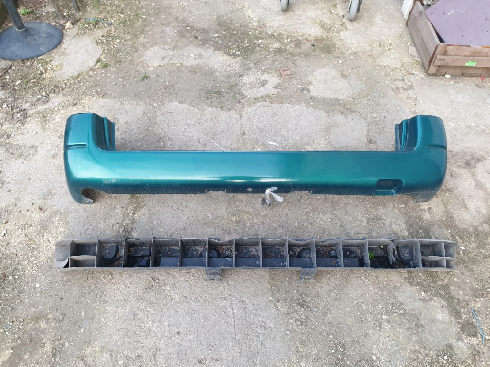 Citroen Peugeot Partner задна броня цвят KRZD, снимка 4 - Части - 54482084