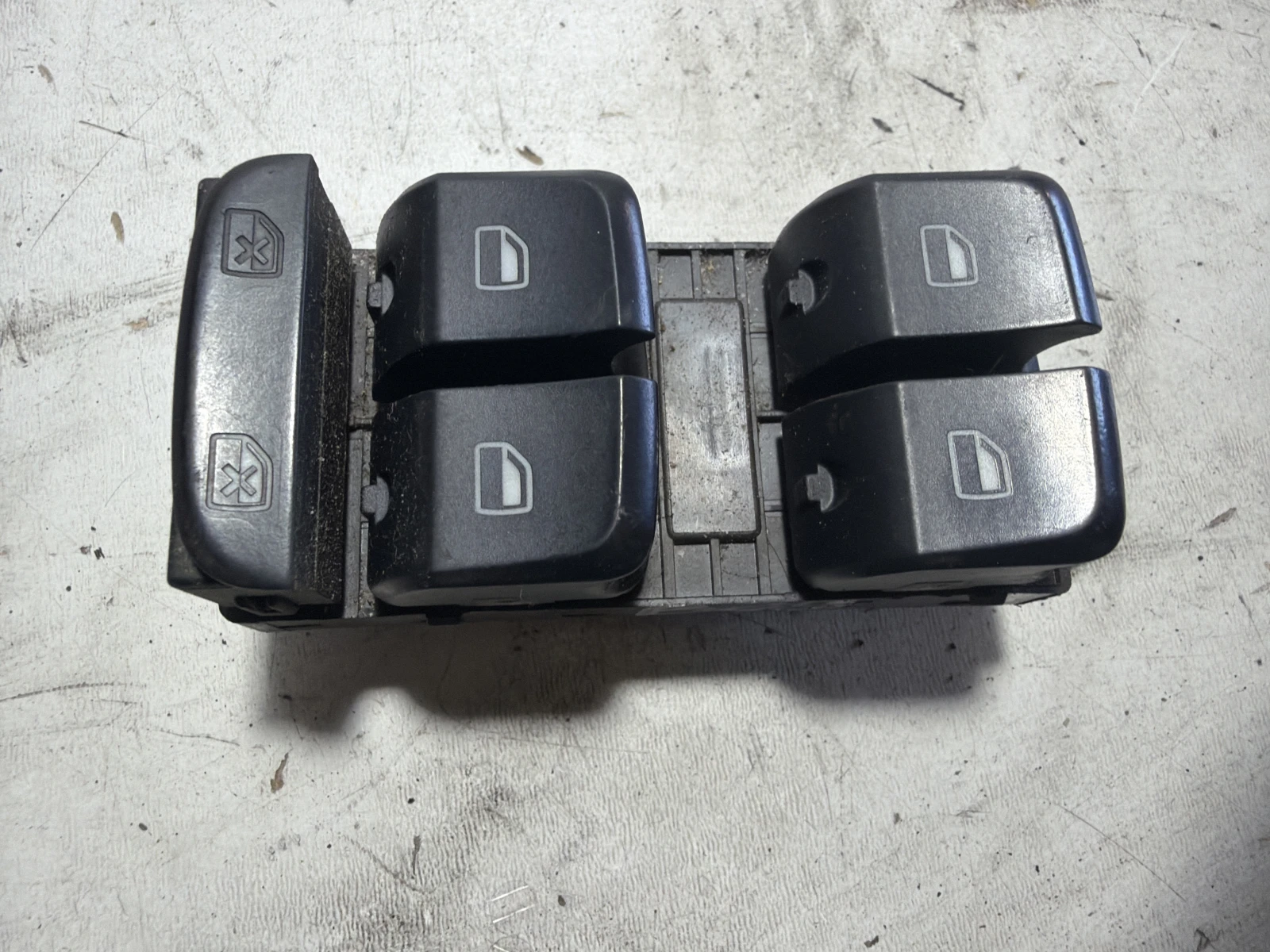 копче ел. стъкла 8K0959851D Audi A4